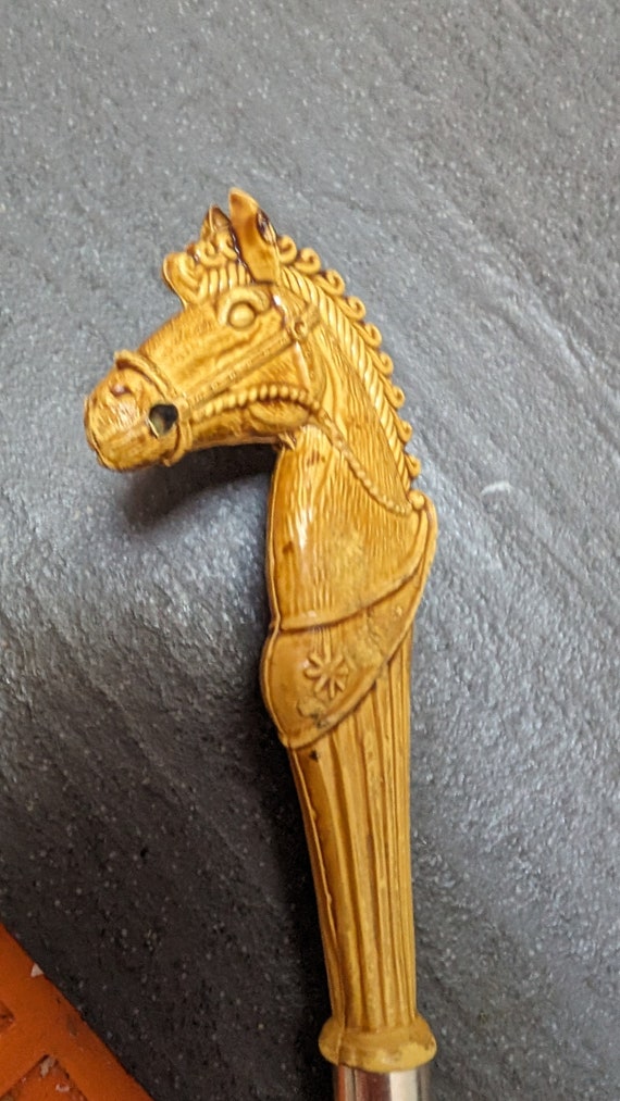 Pretty Palomino Horse head Brush for coats and woolens