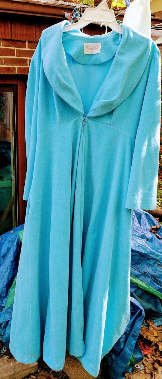 Women's Vintage Velour Robe size 18