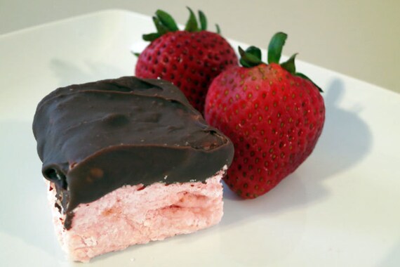 Featured image of post Easiest Way to Make Chocolate Filled Strawberry Marshmallows