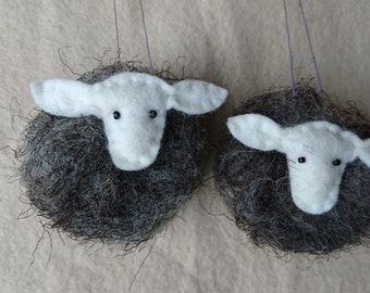 2 ovejas Herdwick de fieltro con aguja, hechas de lana Herdwick.