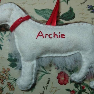 Needlefelted Springer/Cocker Spaniel hanging dog ornament with hand embroidered detail. Filled with wool from my organically certified flock image 3