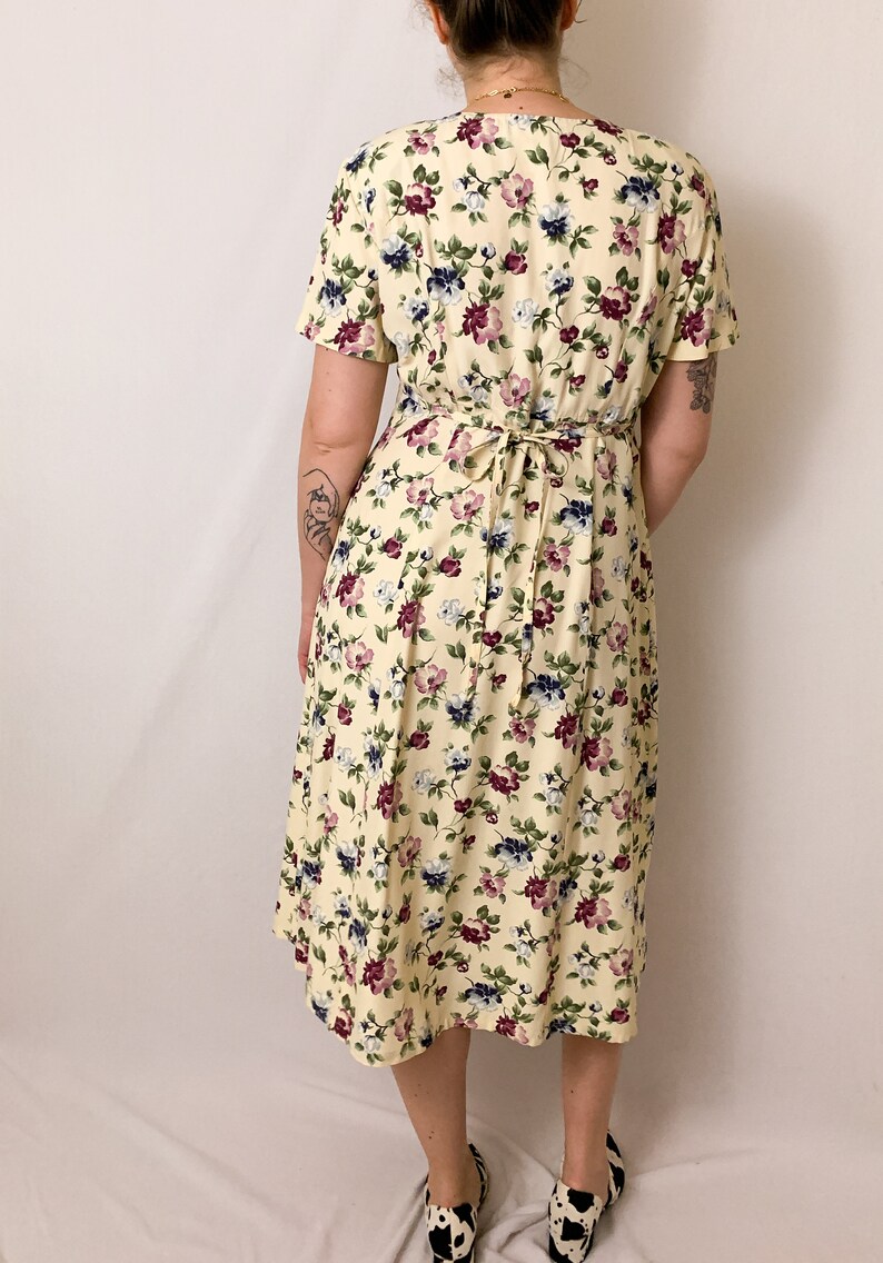 Vintage 90s Butter Yellow Short Sleeve Mother of Pearl Button Front Floral Dress