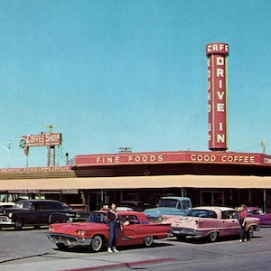 NV Las Vegas, Nevada ; Ciné-parc et magasin d'alcools Round-Up avec voitures des années 50 : carte postale vintage ; Publicité souvenir originale « Chrome » non utilisée