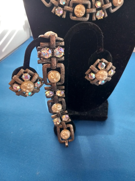 Original 1940s Modernest 3 pc.Faux Pearl Parure - image 2