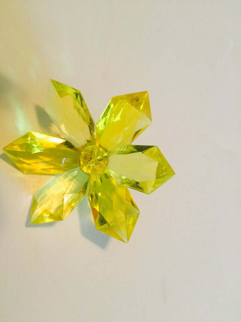 1950s chunky lemon yellow floral brooch and earring set