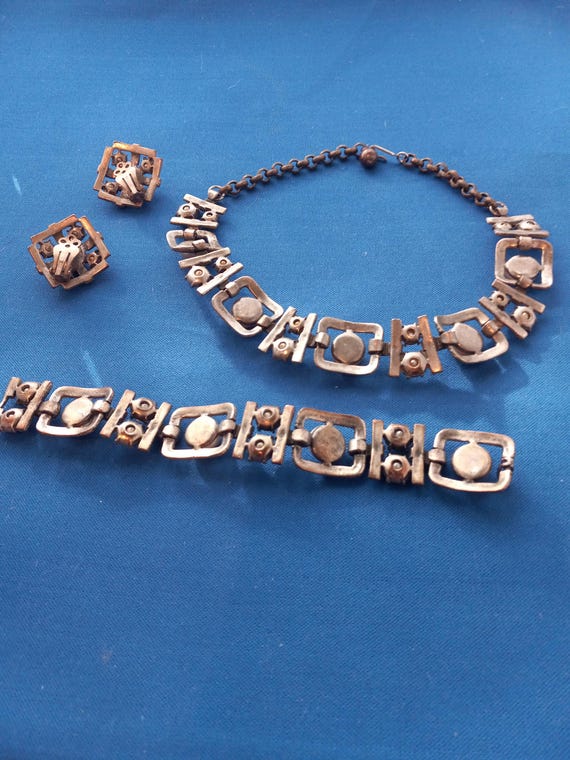 Original 1940s Modernest 3 pc.Faux Pearl Parure - image 7