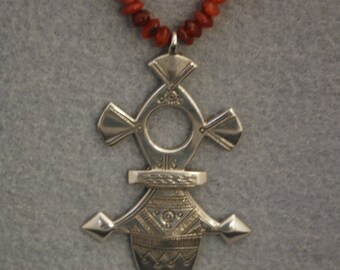 Tuareg cross pendant on carnelian beads with Karin tribe spacers