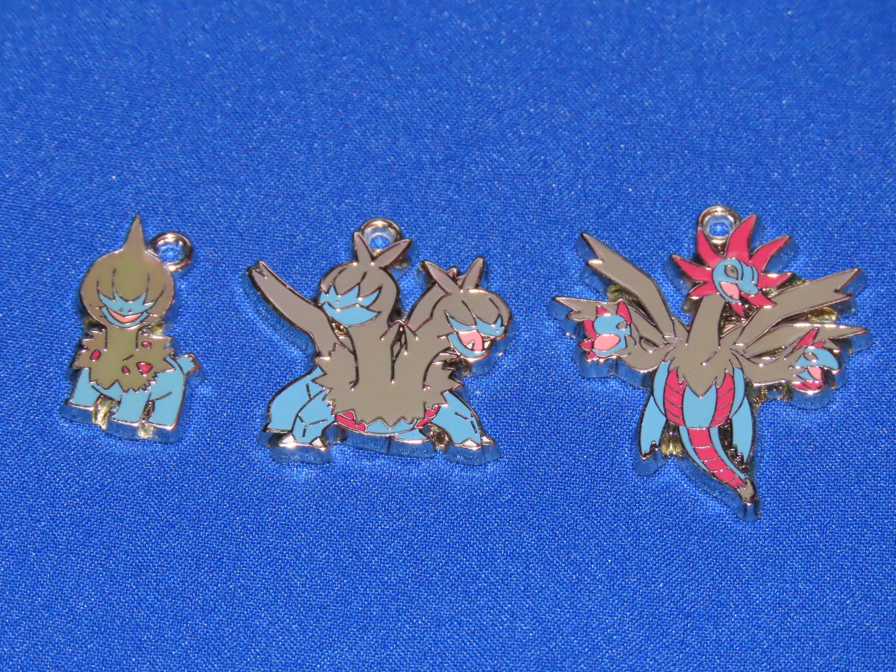 Deino, Zweilous & Hydreigon Evolution Pokémon Pin