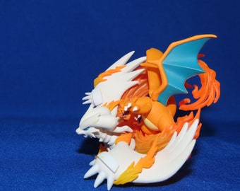 Pokémon TCG: Reshiram & Charizard-GX Figure Collection