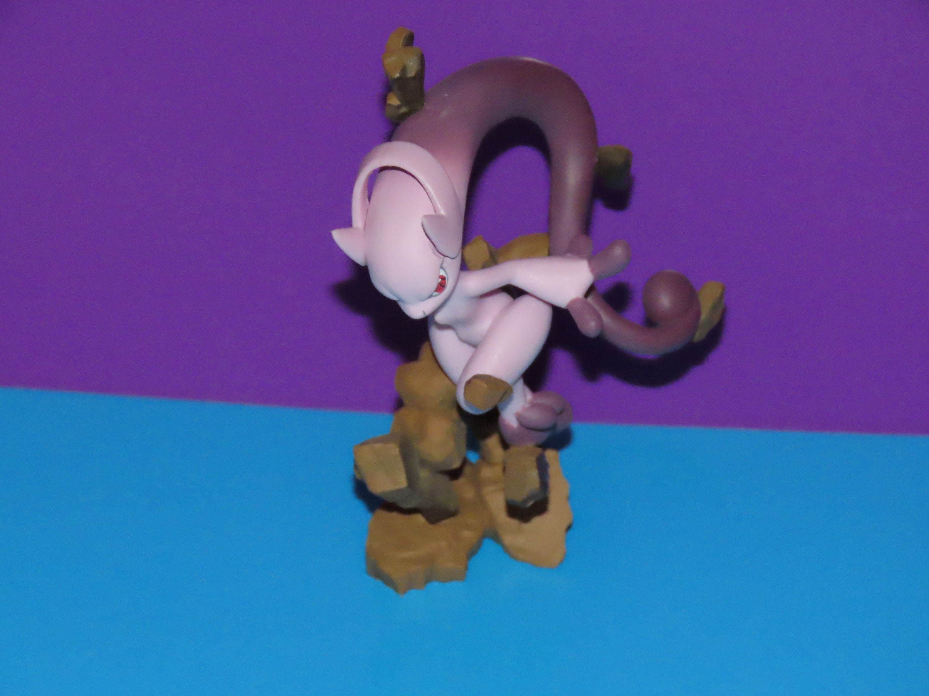 Pokemon Mega Mewtwo Y Collectible Figure