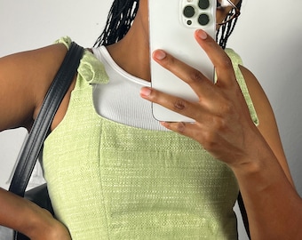Handgemaakte groene katoenen korsettop: zomerkleding met veters