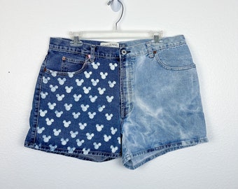 Zweifarbige Mickey Mouse Denim Shorts - Gebleichtes Polka Dot Design
