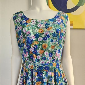 1960s Sleeveless Floral Party Dress by Famous Fashions – Medium