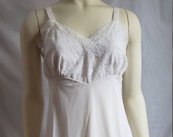 1960s Pretty White Full Slip with Lace / M / L