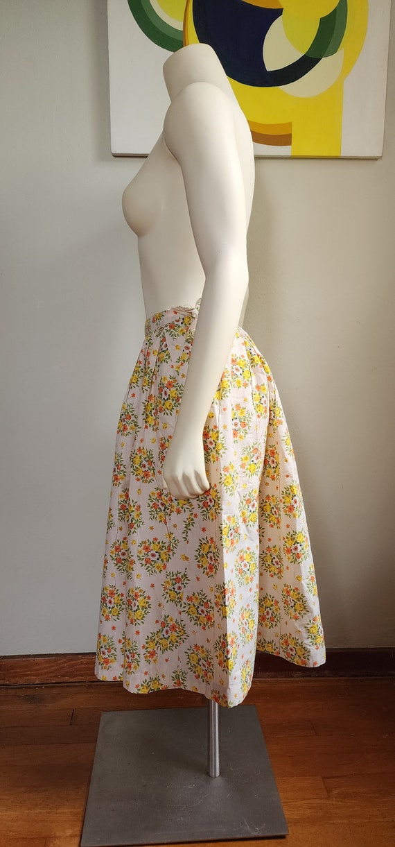 Late 50s Early 60s Orange and Yellow Floral Circl… - image 2