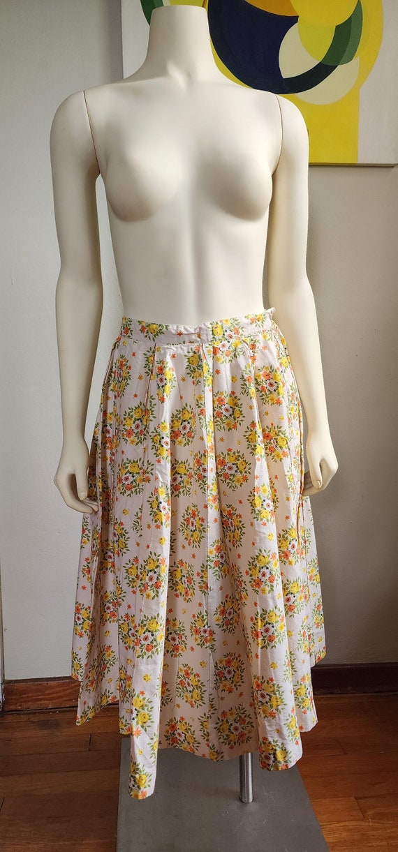 Late 50s Early 60s Orange and Yellow Floral Circle