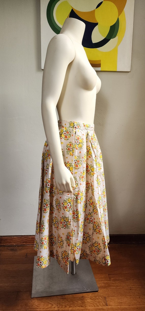 Late 50s Early 60s Orange and Yellow Floral Circl… - image 3