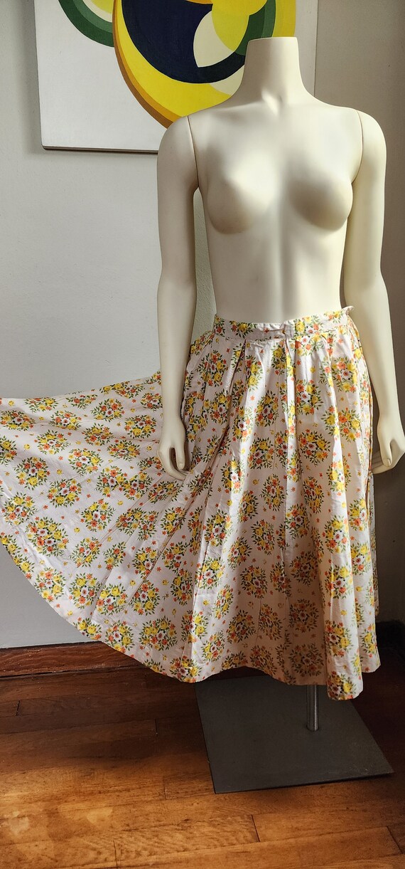Late 50s Early 60s Orange and Yellow Floral Circl… - image 6