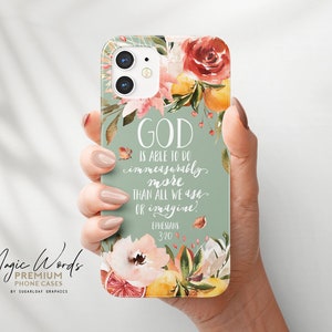 Könnte beinhalten: Handyhülle mit floralem Design und dem Text "GOD is able to do immeasurably more than all we ask or imagine. Ephesians 3:20." Die Hülle hat einen hellgrünen Hintergrund mit Blumen in Rot-, Orange- und Weißtönen.