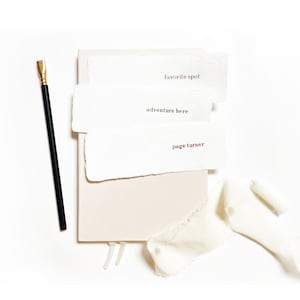 Benutzerdefinierte Text Foil geprägte Büttenrand Recyclingpapier Lesezeichen. Foil Press Individuelles Lesezeichen. Buchliebhaber personalisiertes Geschenk. Hochzeitsdekor.