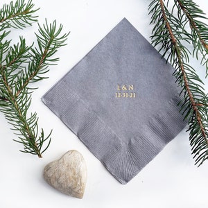 Benutzerdefinierte Cocktail-Servietten. Personalisierte Papier Getränkeservietten. Kundenspezifische Hochzeit-Servietten. Datum, Monogramm Bar Servietten. Set mit 50 Party Servietten.