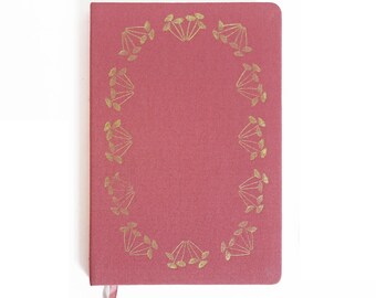 Cuaderno A5 de lino con estampado de encaje de la reina Ana. Cuaderno de tapa dura floral en blanco. Regalo para amantes de la jardinería botánica. Bonita decoración vintage. Diario encantador.
