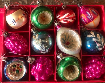 Encantadores adornos navideños de cristal decorados a mano vintage