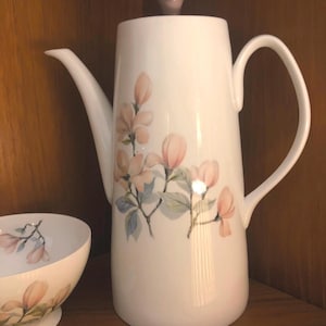 Vintage Royal Adderley thee- en koffieset: Magnolia Bone China uit het midden van de eeuw