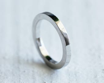 Platinum wedding band in 950 recycled platinum - choose a width