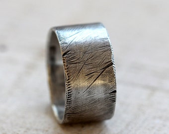 Men's distressed ring