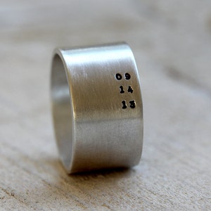 Men's personalized ring image 2