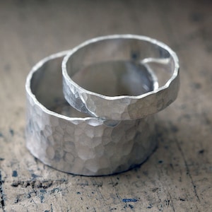 Hammered Bands Wedding Ring Set