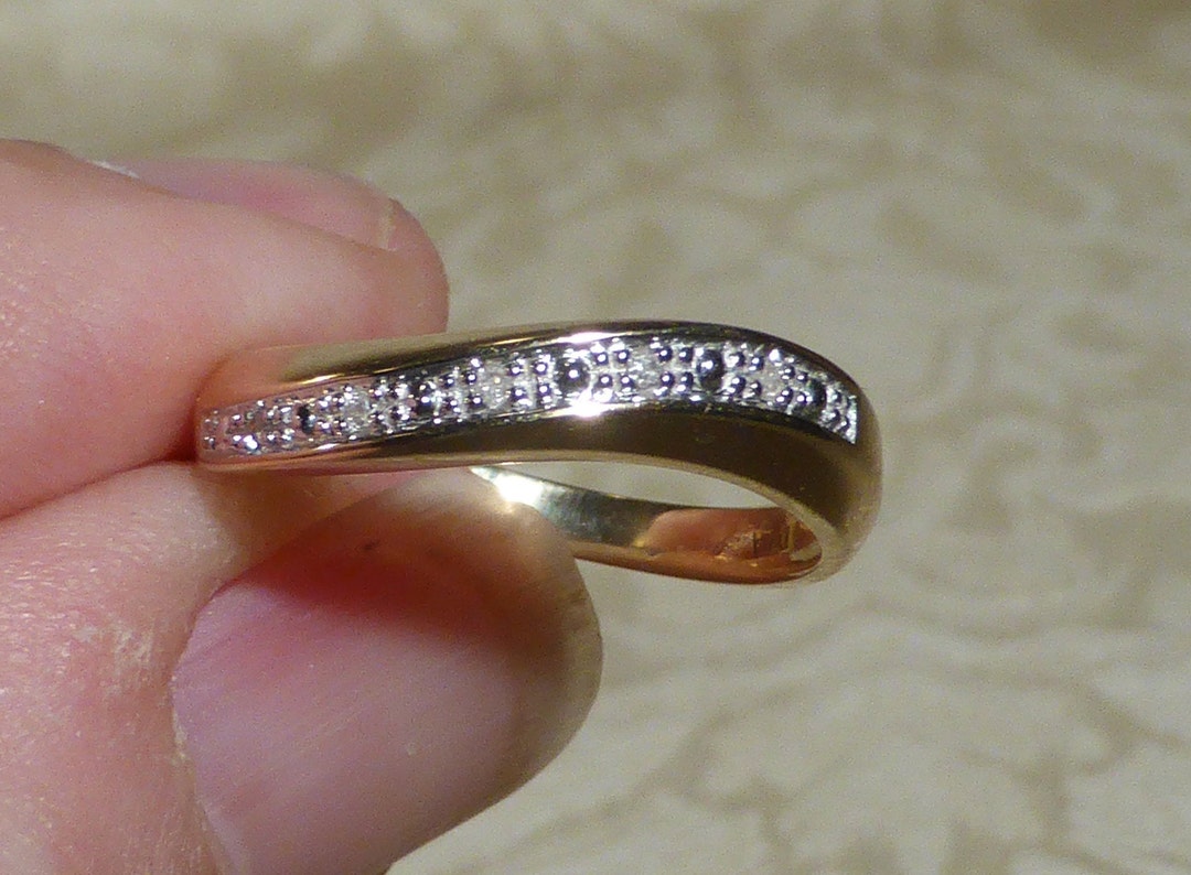掘り出し物　9金　chunky 9ct diamond ring
