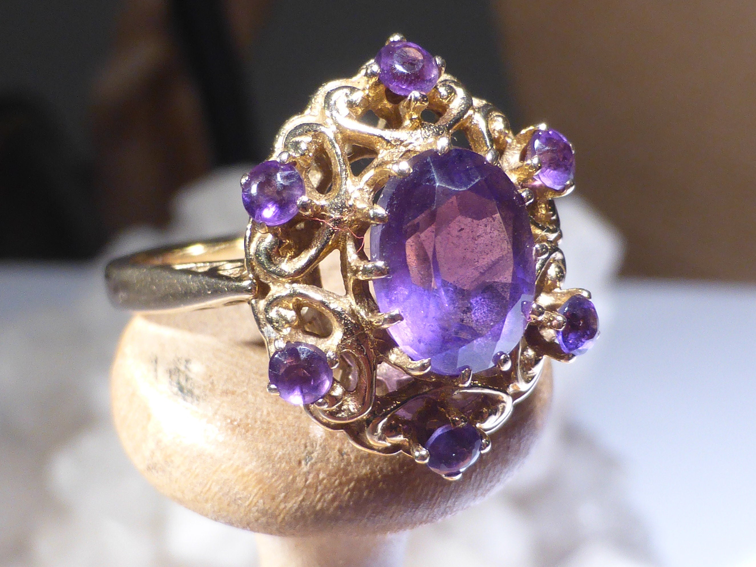9ct Gold Amethyst Ring 1.8ct 5.4g Hallmark London 1975 Size P Boxed