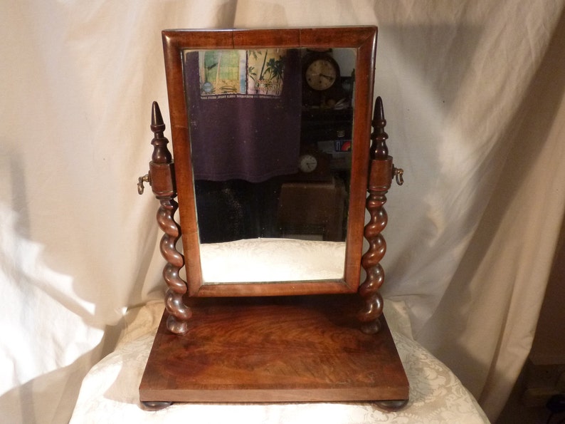 Antique Flame Mahogany Wood Swing Mirror Table Top Toilet Dressing Freestanding Turned Spiral Support Finial Tops Home Decor