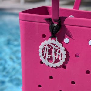 Personalisierter Perlglanz-Monogramm-Anhänger | Benutzerdefinierte Bogg Taschenzubehör | Indoor-Outdoor Ausrüstung | Gepäck Geldbörse Tote Rucksack Charme | Geschenke für Sie