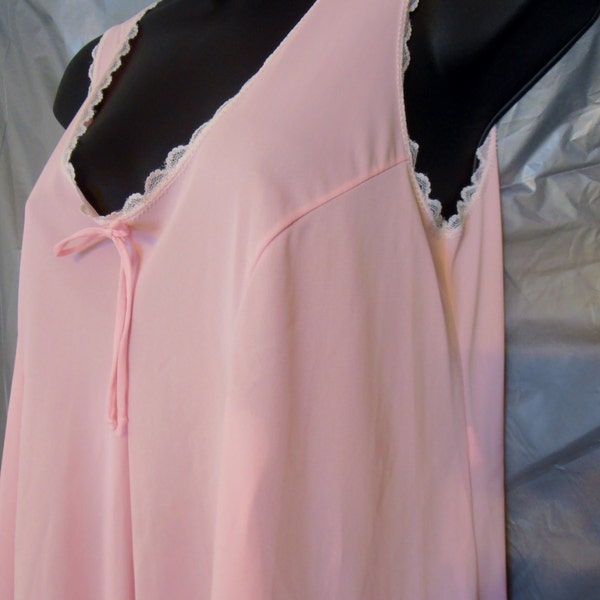 Vintage Duchess  Lace trimmed Nightgown small