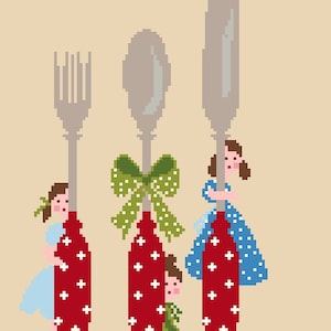 Può includere: Tre utensili d'argento, una forchetta, un cucchiaio e un coltello, sono decorati con tessuto a pois rosso e bianco e piccole bambole. Le bambole indossano abiti blu, verdi e bianchi.