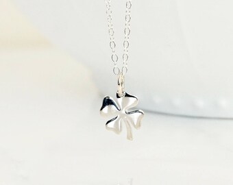 Colar de Trevo de Quatro Folhas em Prata de Lei, Colar de Trevo, Colar de Trevo de Quatro Folhas da Sorte, Faça um Pedido, Presente de Formatura, Presente de Aniversário
