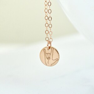 Collar con dije de amor en lenguaje de señas, collar con "Te amo", regalo para ella, oro rosa, oro, regalo para ella, dijes en lenguaje de señas, delicado, collar de amor