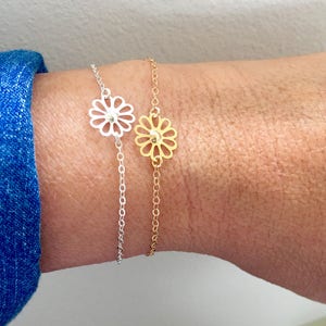 Pulsera de capas con flores de oro estilo bohemio, pulsera de flores de plata de ley 935, pulsera de flores rellena de oro de 14 kt, pulsera de la amistad