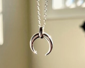 Doppelhorn Halskette, Stoßzahn Halskette, Gold Doppelhorn, Horn, im Trend, Mond Charm, Horn Halskette, Halbmond, im Trend
