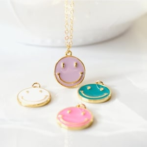 Glückliches Gesicht Gold runden Charme, Emaille glückliches Gesicht Charme, Smiley Gold Emaille Charms, süßes Gold Smiley Gesicht, glücklich sein, Kust Lächeln, Geschenk für Sie