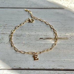 Pulseira com pingente de letra e clipe de papel dourado, pulseira com letra de papel de prata esterlina, pulseira com nome, pulseira com inicial, na moda