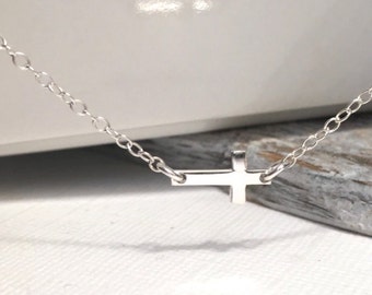 Zijwaartse sterlingzilveren kruisketting, kleine sterlingzilveren kruischokerSterlingzilver, kruisketting, zilveren zijwaartse kruisketting