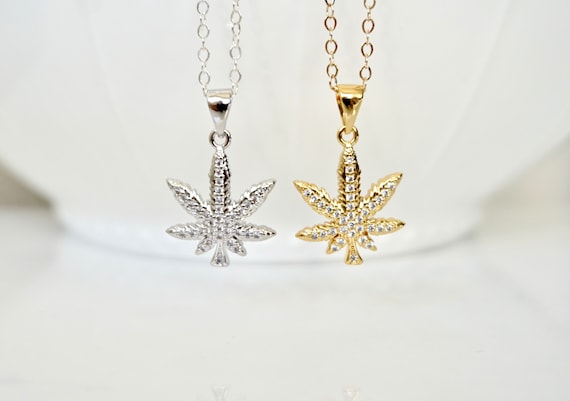 マリファナの葉のネックレス、ゴールドの大麻ネックレス、6枚の葉の