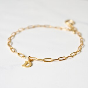 Pulseira com letras personalizadas e clipes de papel dourados, pulseira com clipes de papel, pulseira empilhável, dia das mães, pulseira do amor, presente para ela