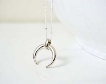 Doppel Horn Halskette, Tusk Halskette, Gold Doppel Horn, Sterling Silber Horn, On Trend, Mond Anhänger, Horn Halskette