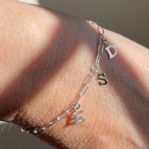 Sterling Silber Briefklammer Brief Armband, Gold Filled Büroklammer Kette Brief Charm Armband, Namen Armband, erste Armband, im Trend