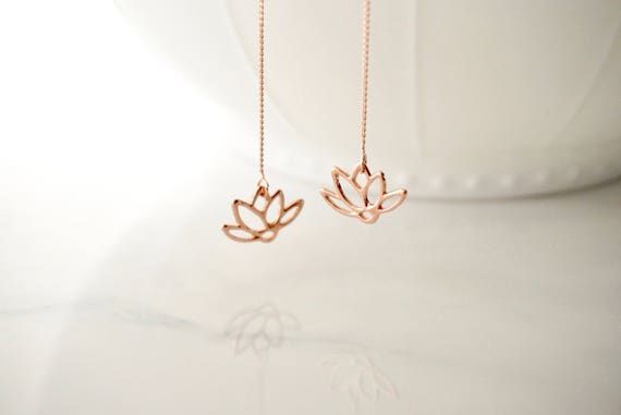 Orecchini a forma di fiore di loto / fatti a mano / argento